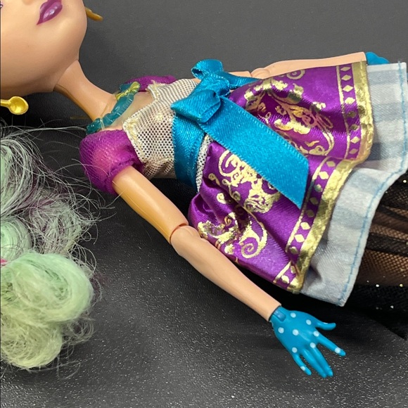 Ever After High Madeline Hatter First Chapter - Picture 10 of 15